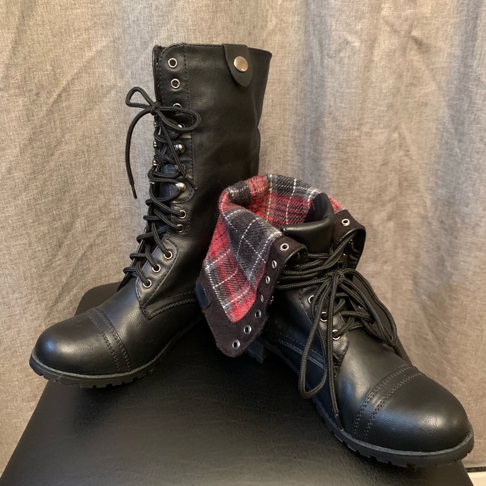 Flannel Combat Boot Chic